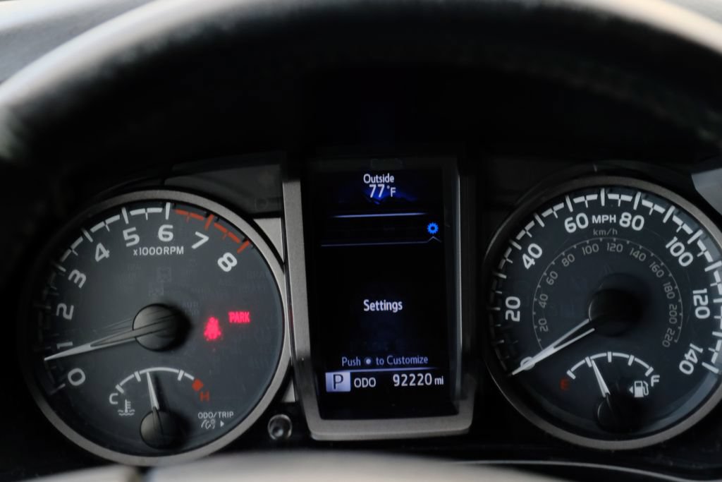 Used 2017 Toyota Tacoma TRD Sport w/ Tow Package (A/T) AWD/4WD image 19