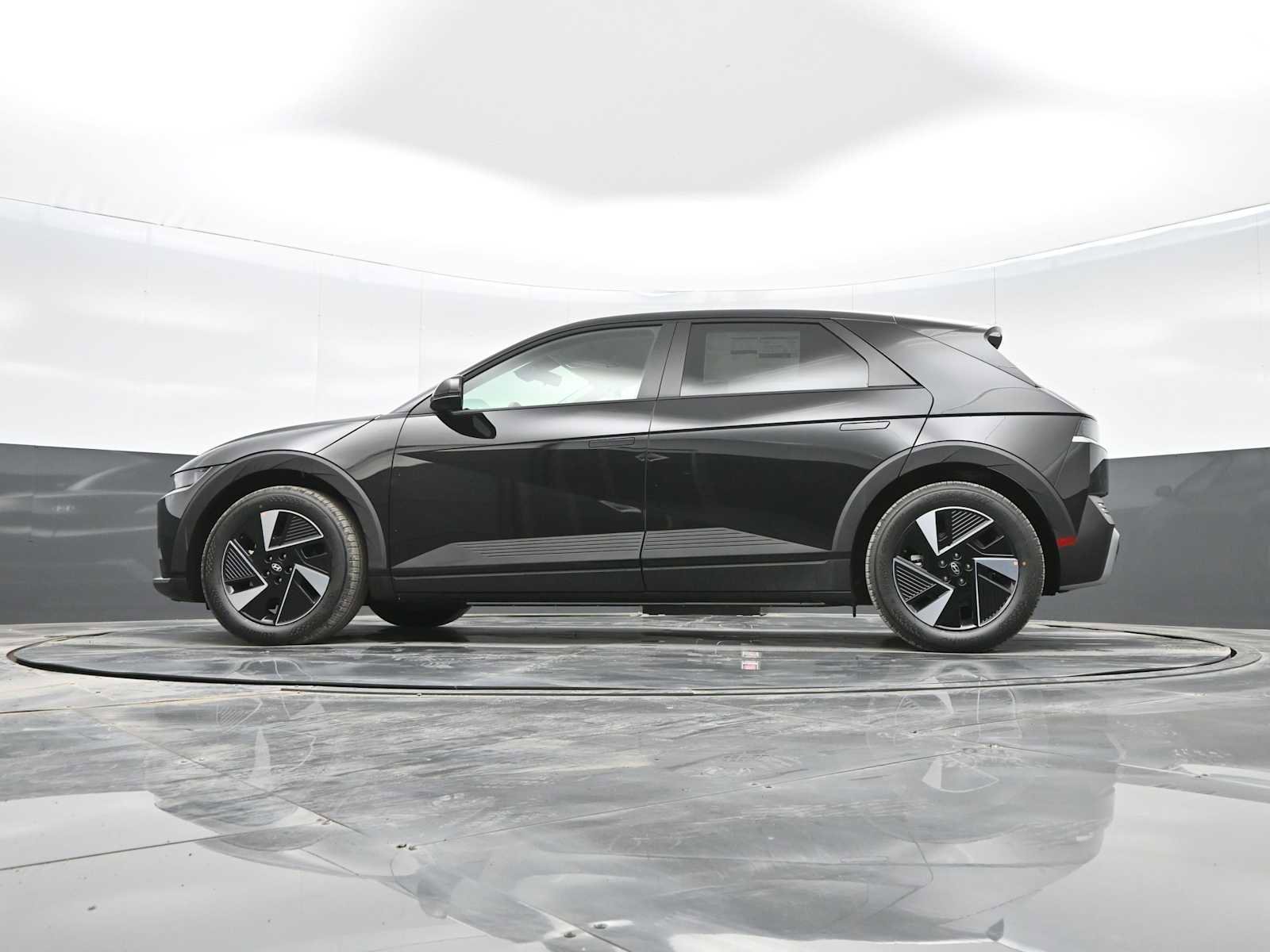 New 2025 Hyundai Ioniq 5 SE image 24