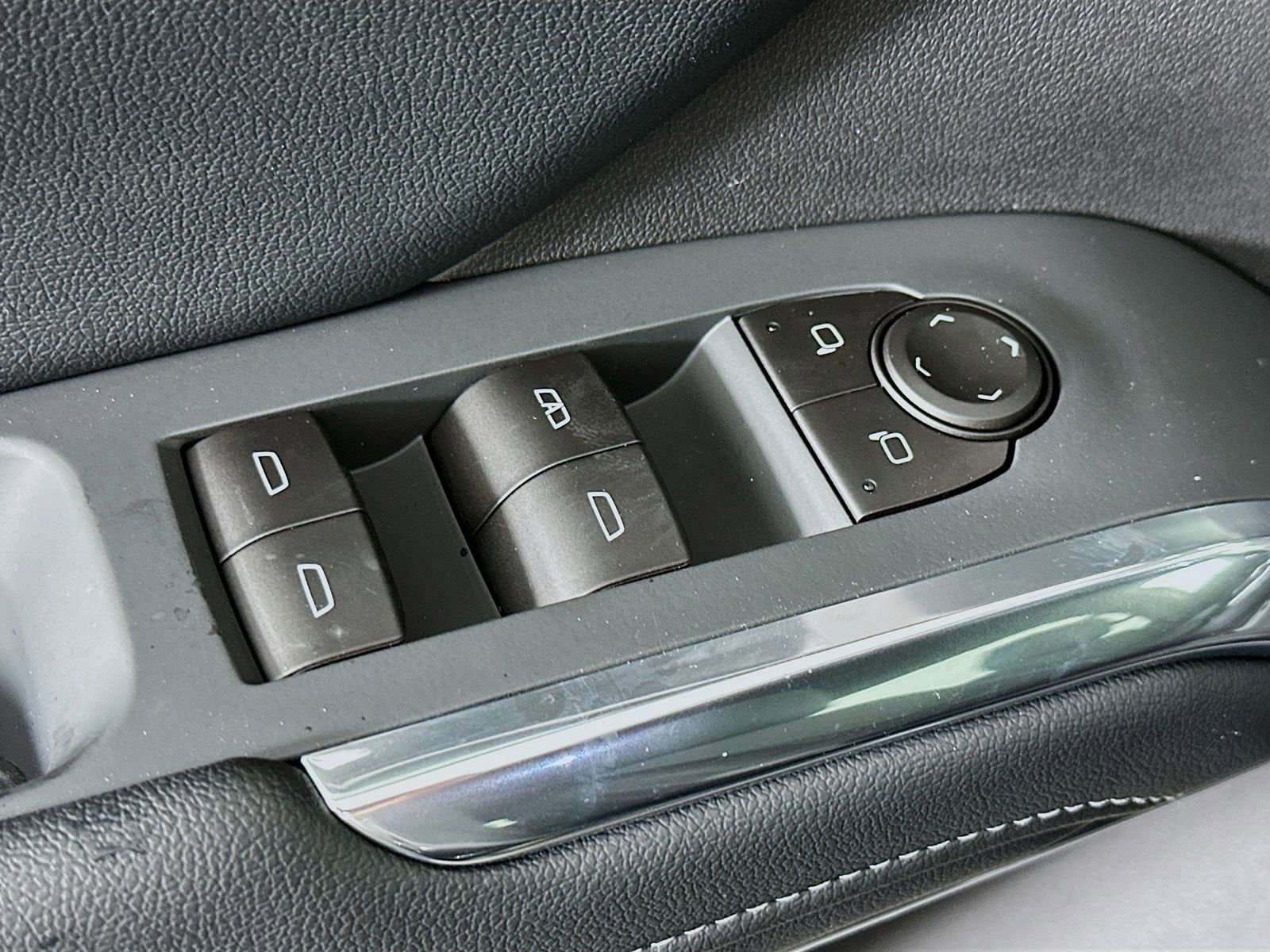 New 2026 Chevrolet Traverse LT image 18