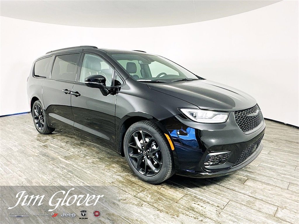 New 2026 Chrysler Pacifica Limited w/ S Appearance Package