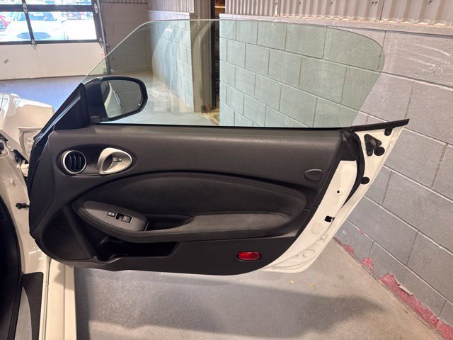 Used 2016 Nissan 370Z Touring Sport RWD image 11