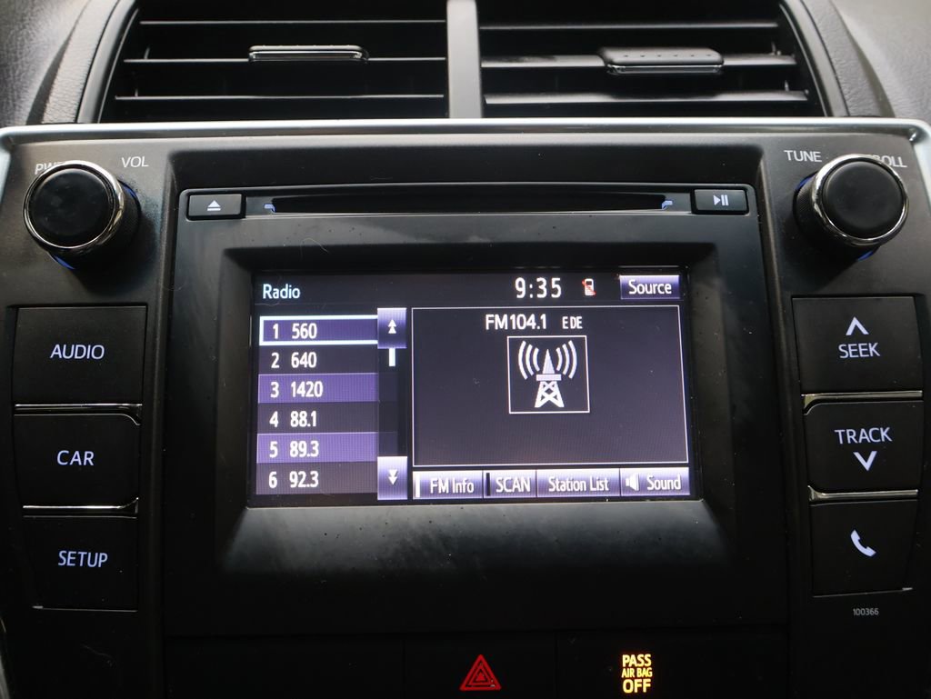 Used 2015 Toyota Camry SE FWD image 25