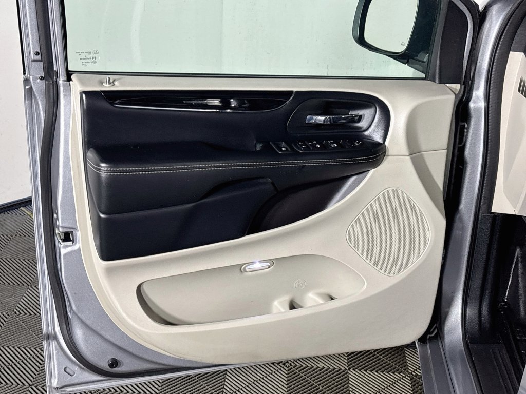 Used 2019 Dodge Grand Caravan SXT FWD image 10