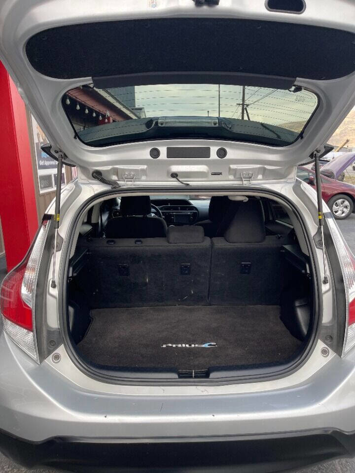 Used 2017 Toyota Prius C Two image 9