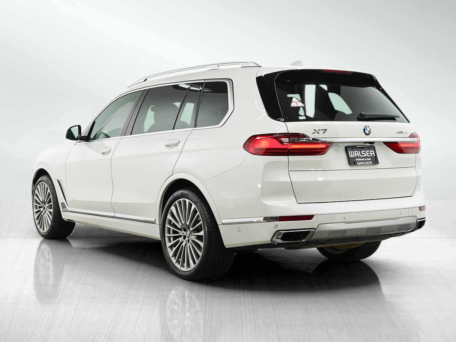 Used 2022 BMW X7 xDrive40i w/ Executive Package AWD/4WD image 3