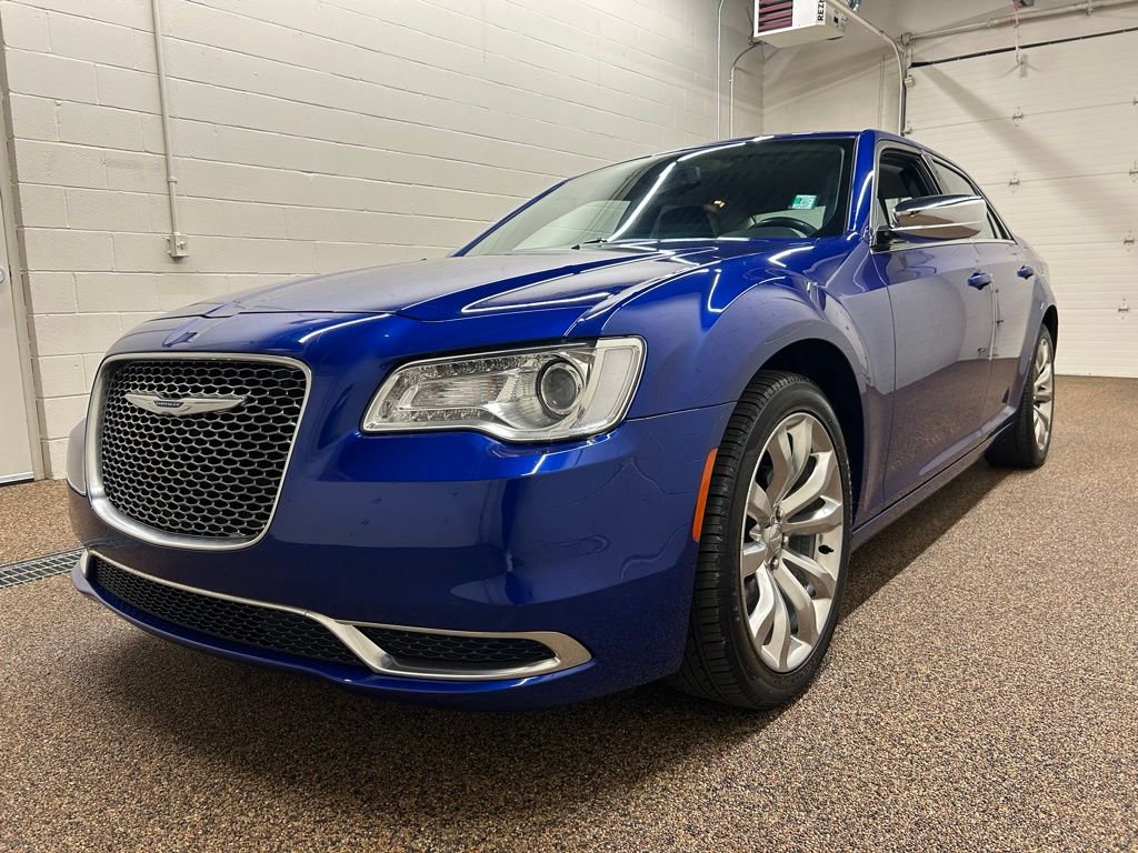 Used 2021 Chrysler 300 Touring w/ Chrome Appearance Package image 5