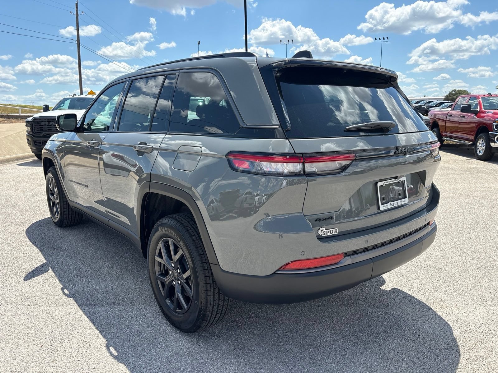 New 2027 Jeep Grand Cherokee Altitude AWD/4WD image 4