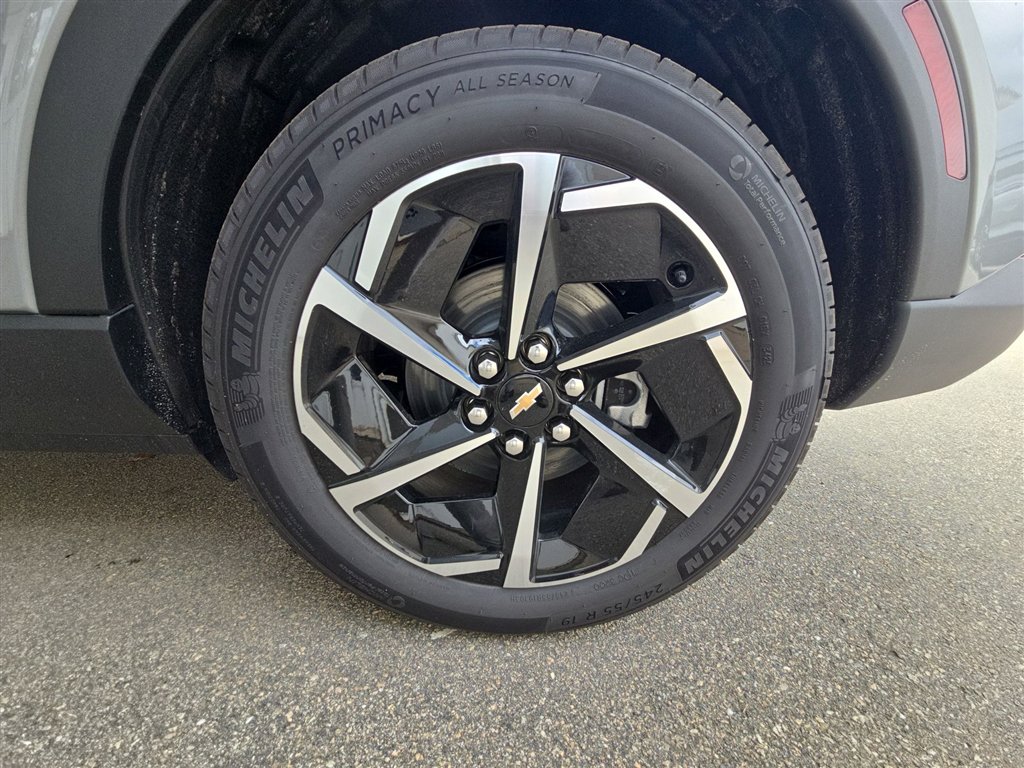 New 2026 Chevrolet Equinox EV LT image 32