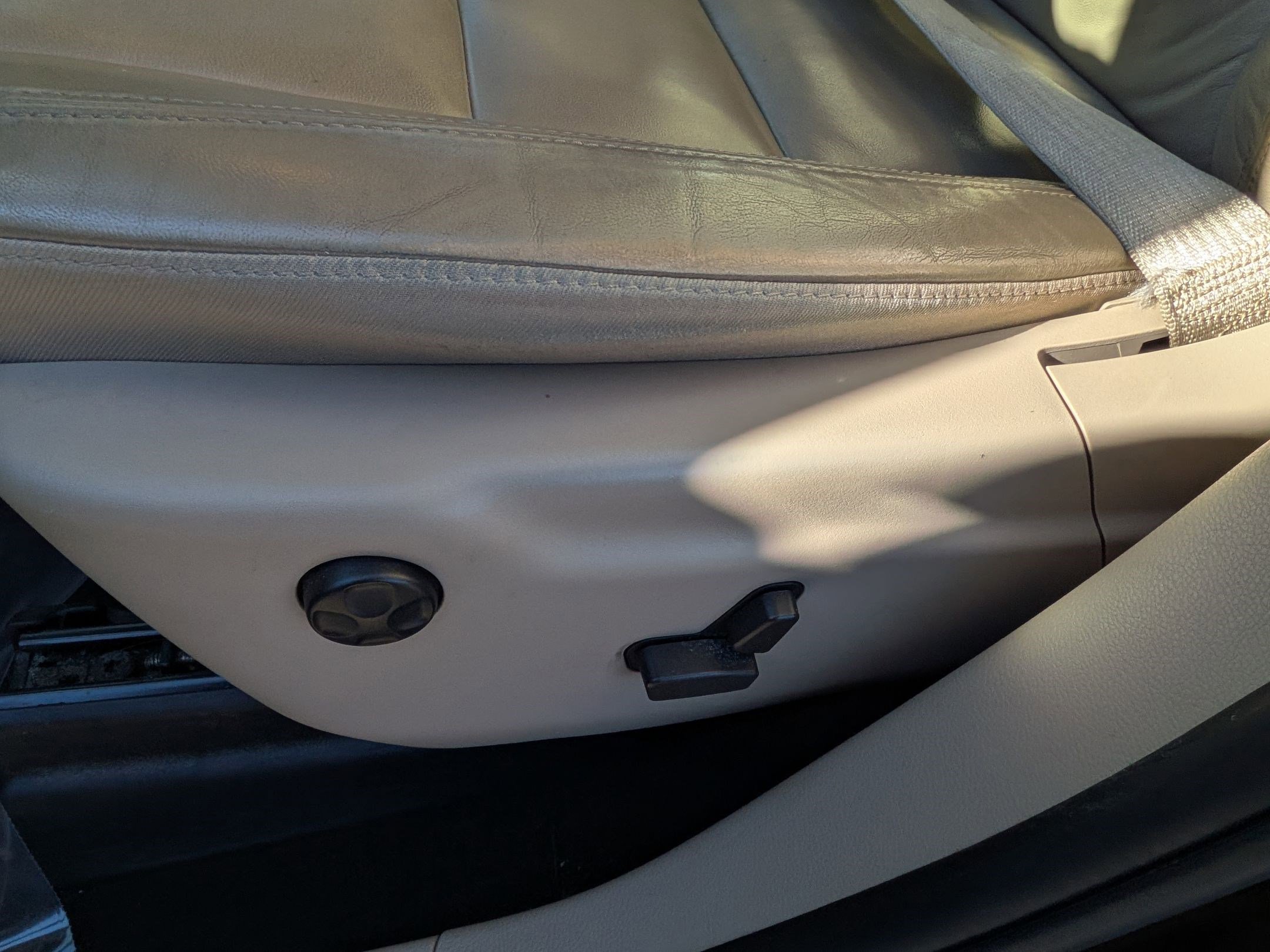 Used 2021 Jeep Grand Cherokee Limited w/ Sun & Sound Group image 16