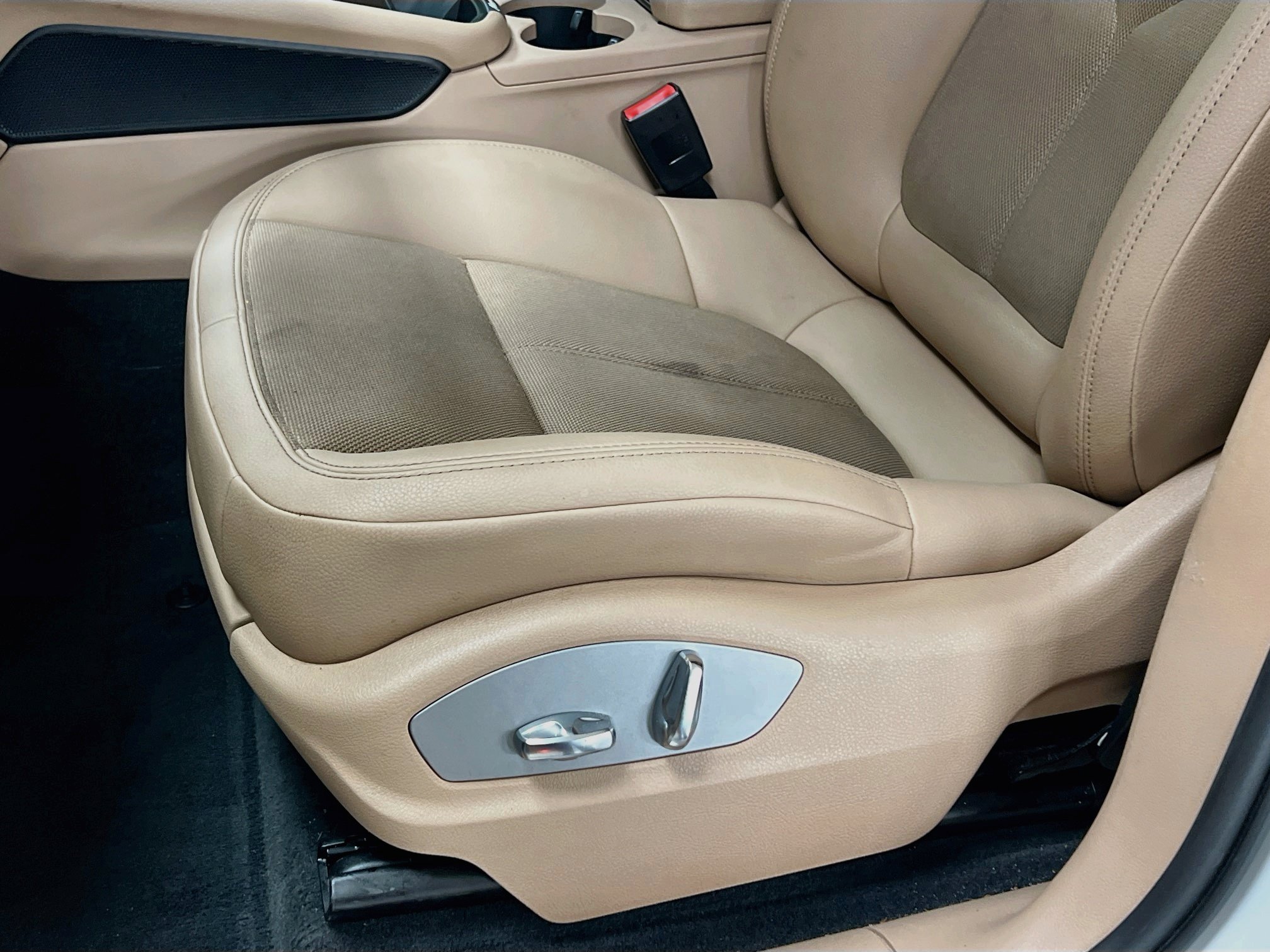 Certified 2023 Porsche Macan S AWD/4WD image 22