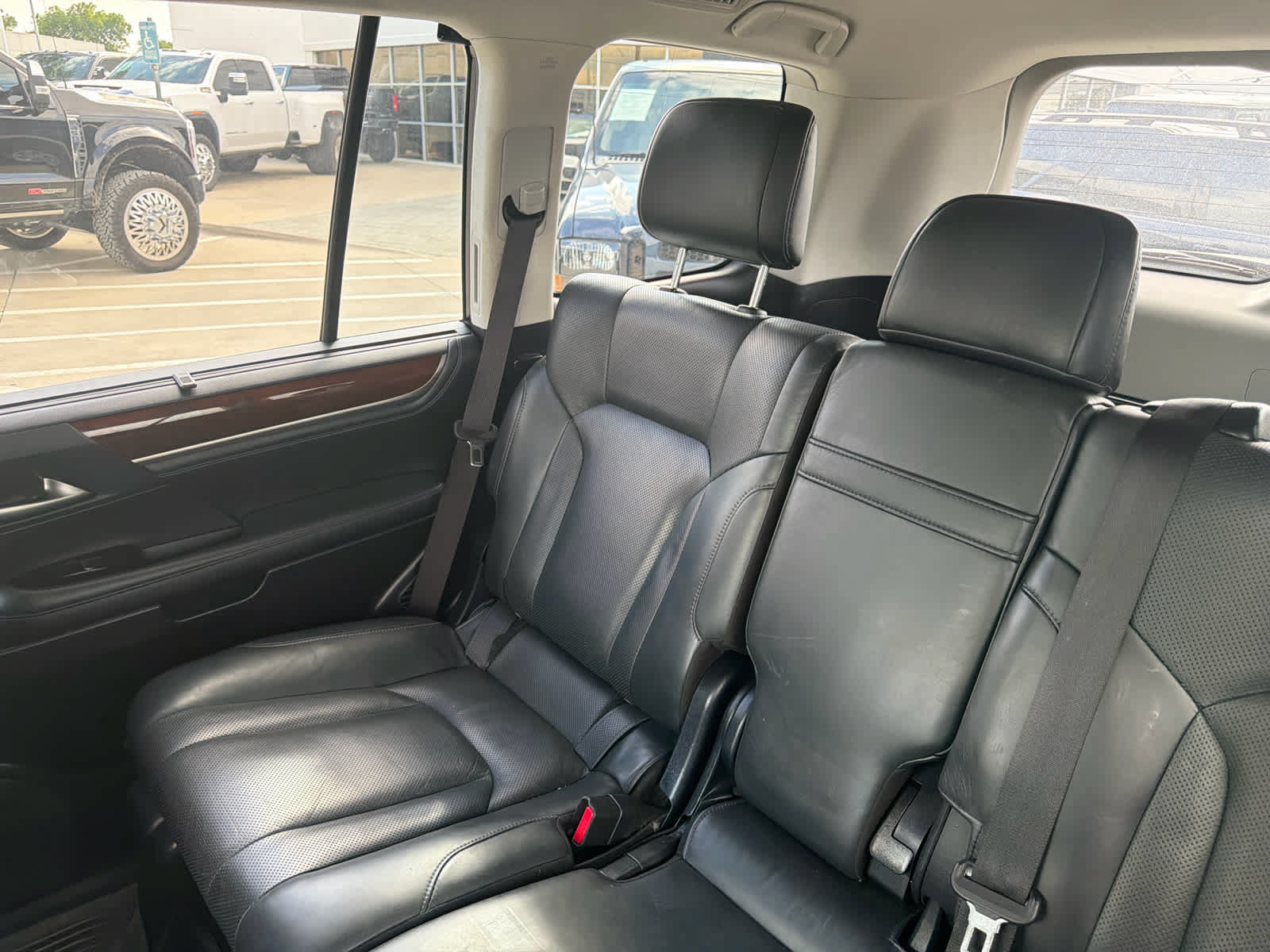 Used 2021 Lexus LX 570 4WD w/ Luxury Package image 8