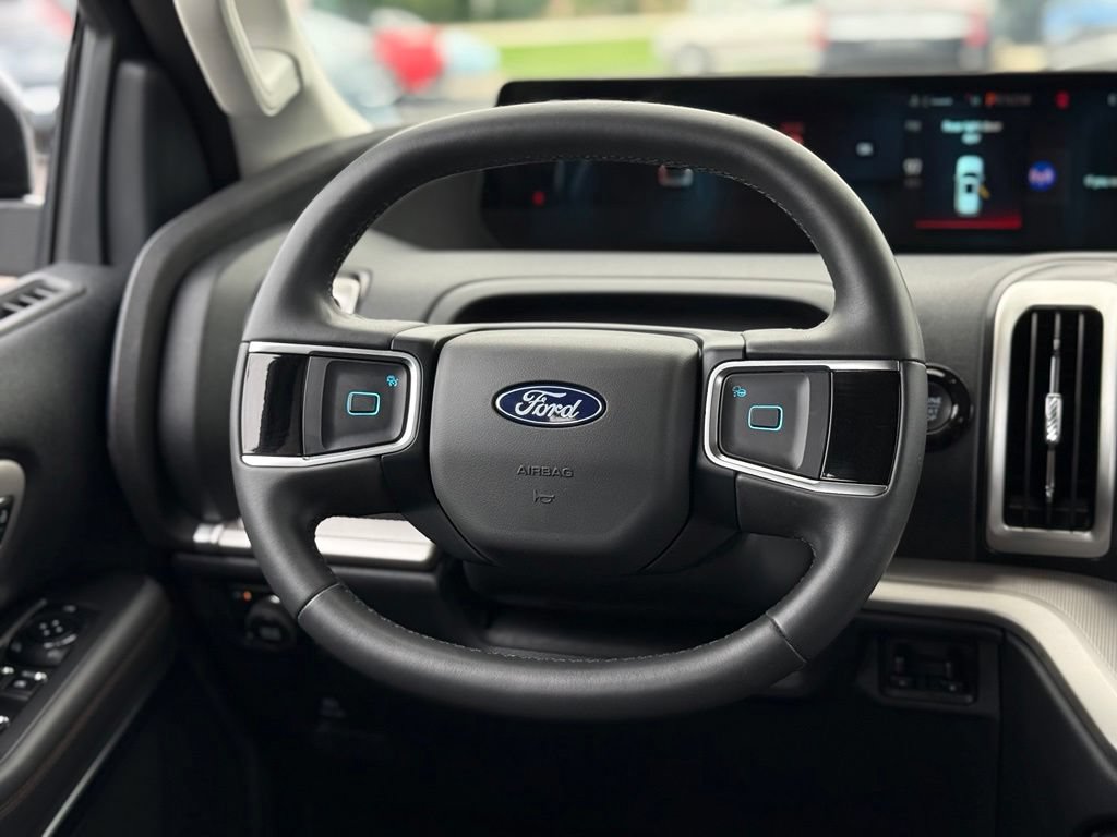 Used 2025 Ford Expedition Active AWD/4WD image 7
