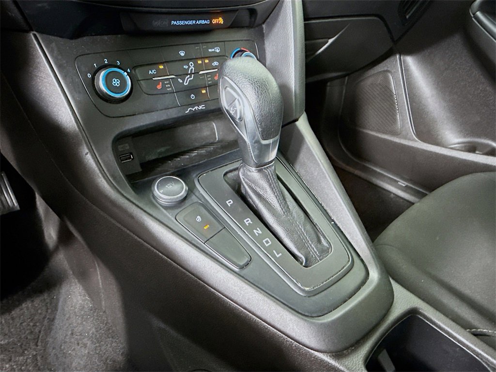 Used 2017 Ford Focus SE w/ Cold Weather Package image 17