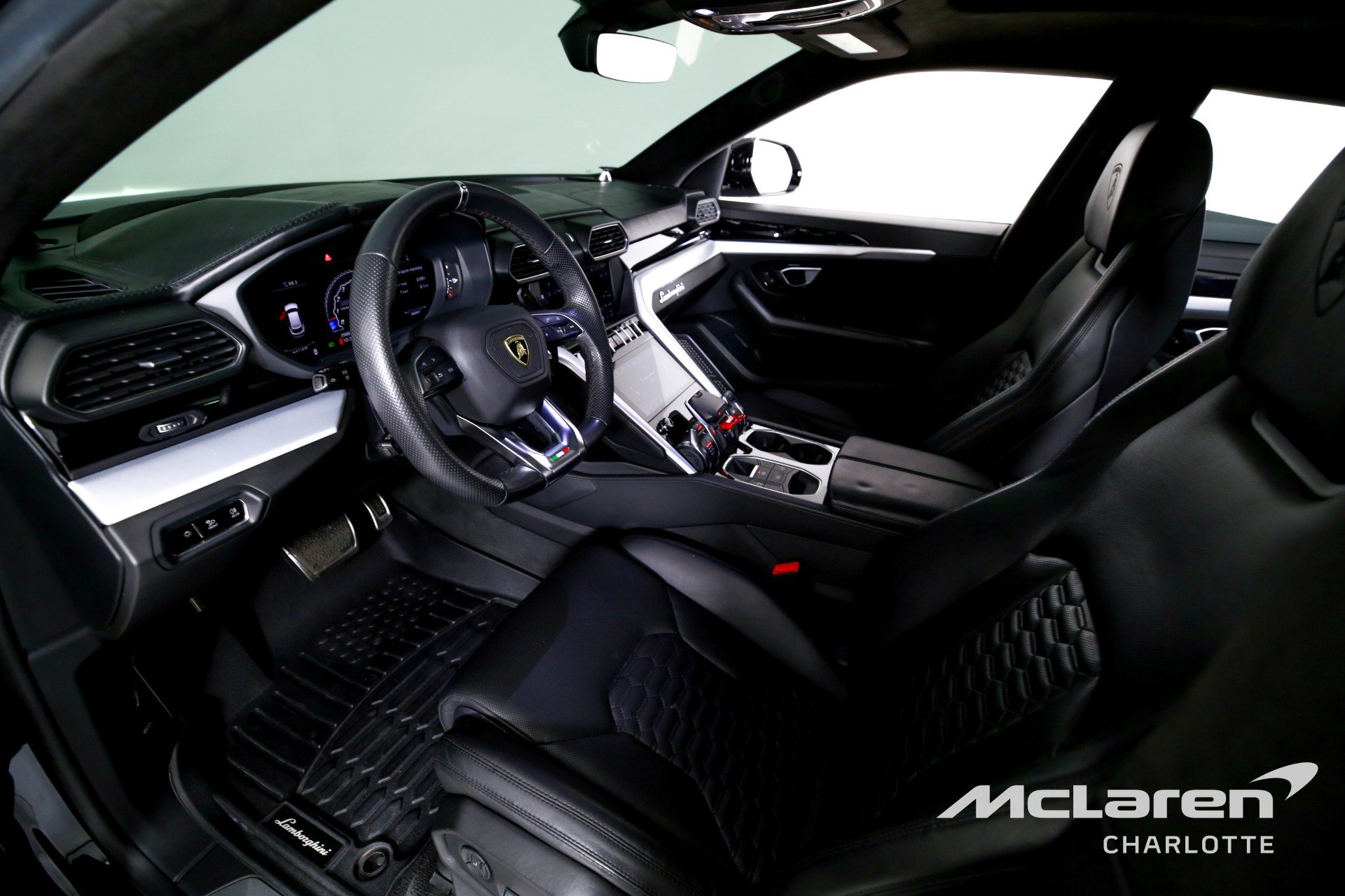 Used 2019 Lamborghini Urus image 12