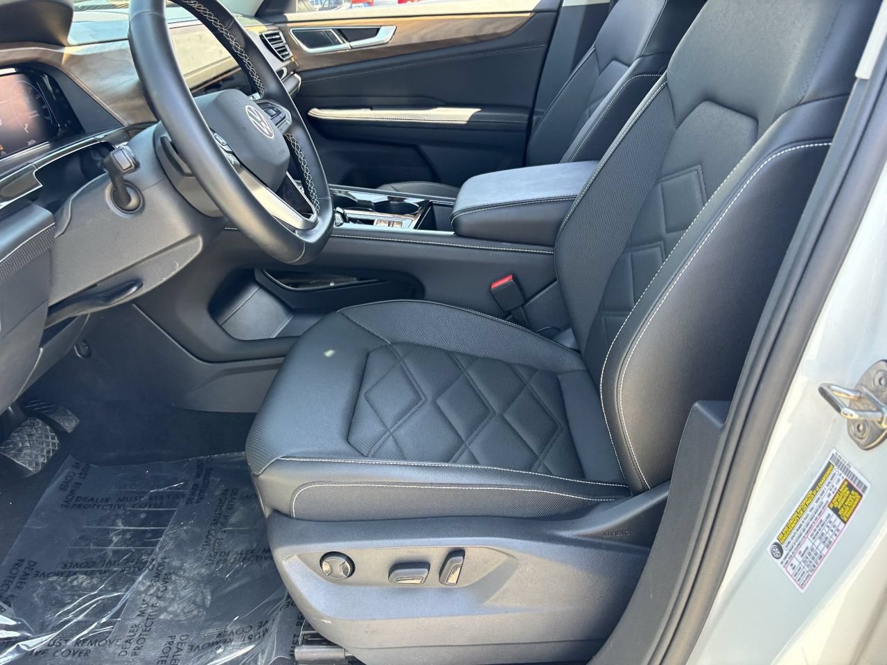 Used 2025 Volkswagen Atlas SE FWD image 17