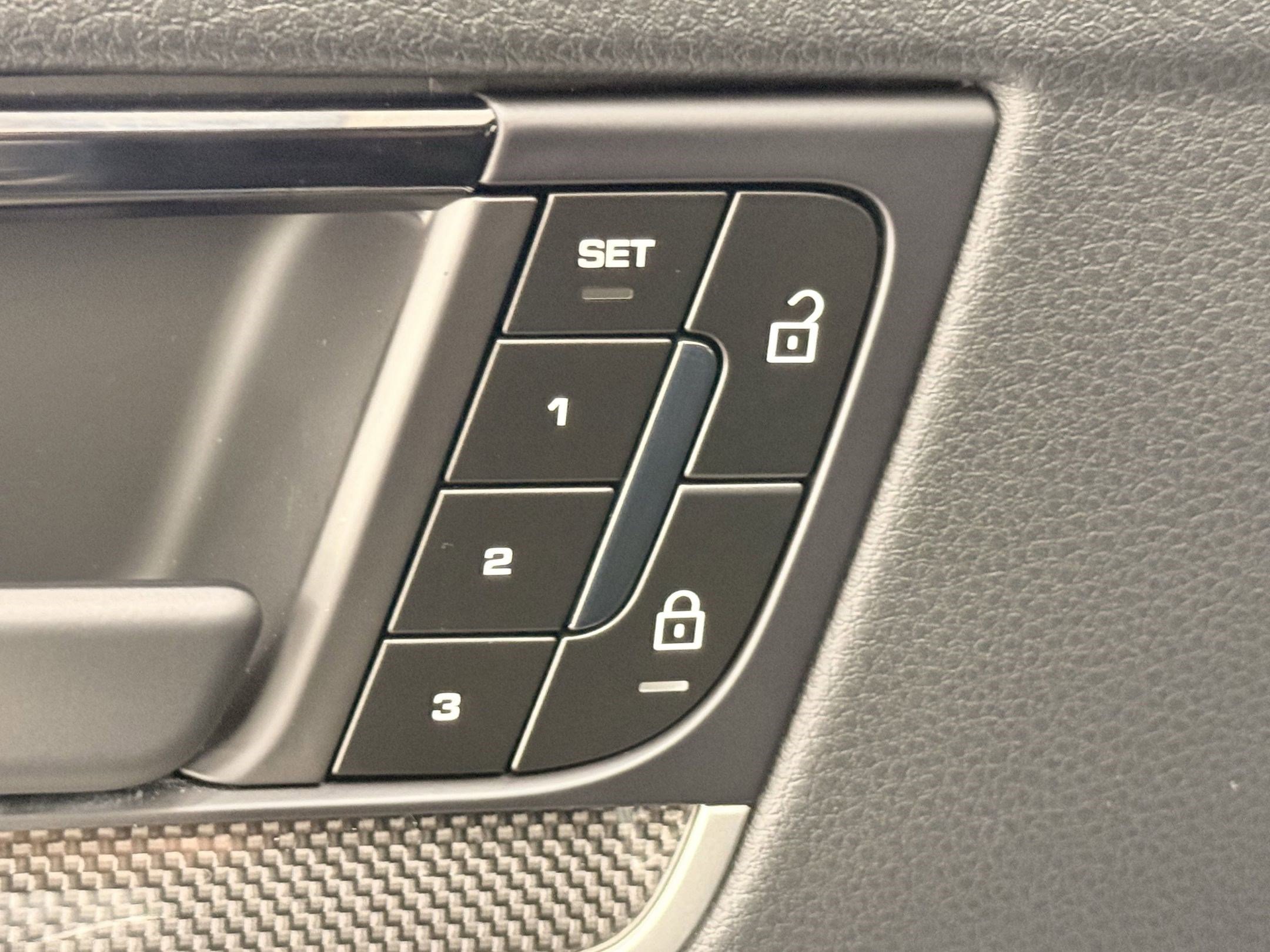 Used 2025 Porsche Cayenne image 12