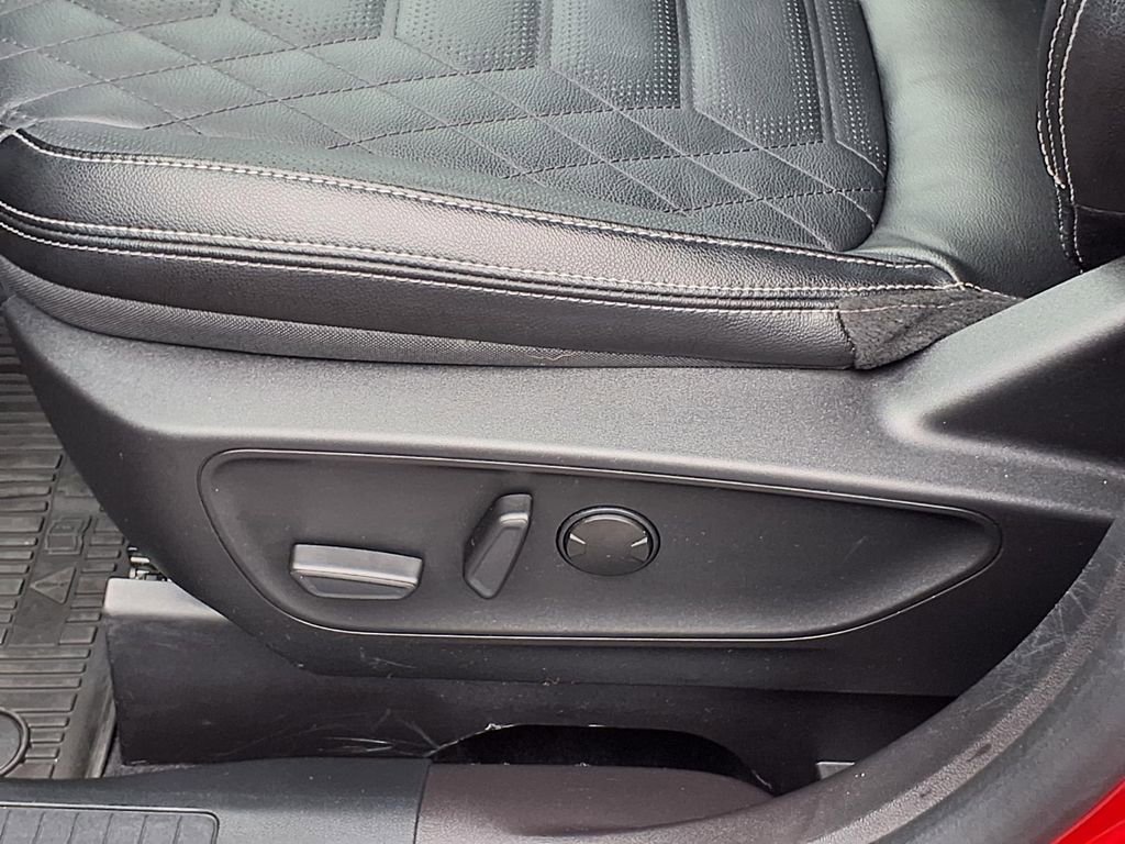 Used 2023 Ford Escape Platinum w/ Premium Technology Package image 4