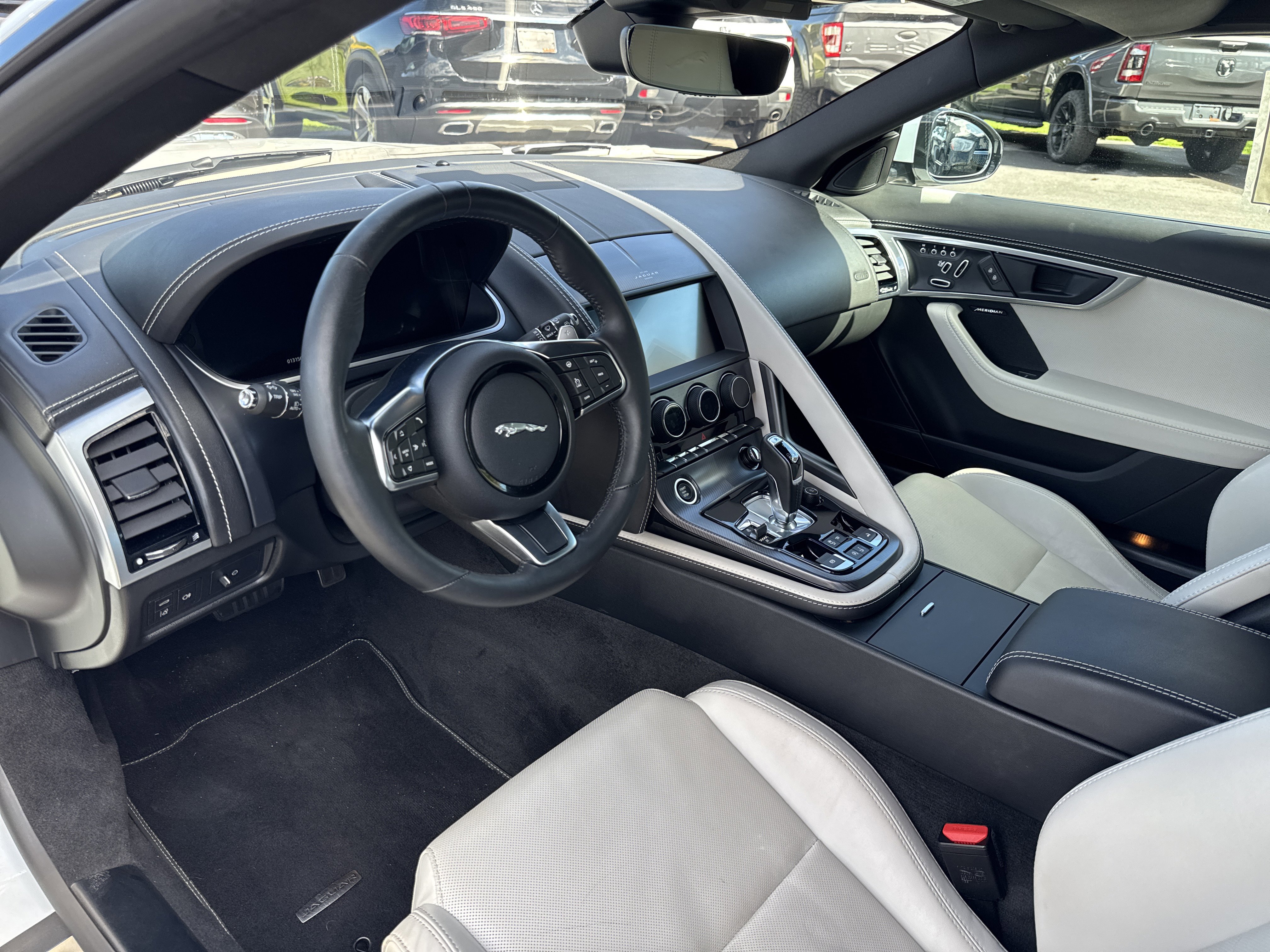 Used 2021 Jaguar F-TYPE R-Dynamic image 9