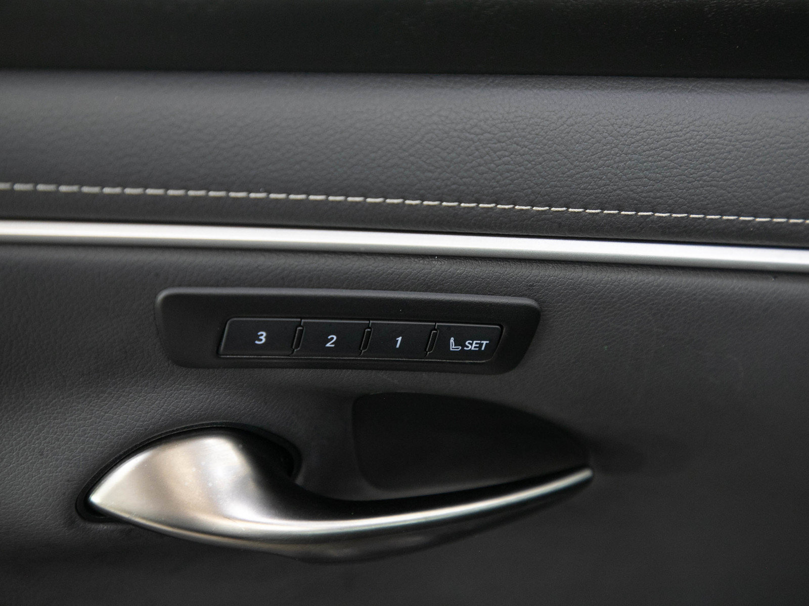 Used 2025 Lexus ES 300h FWD image 21