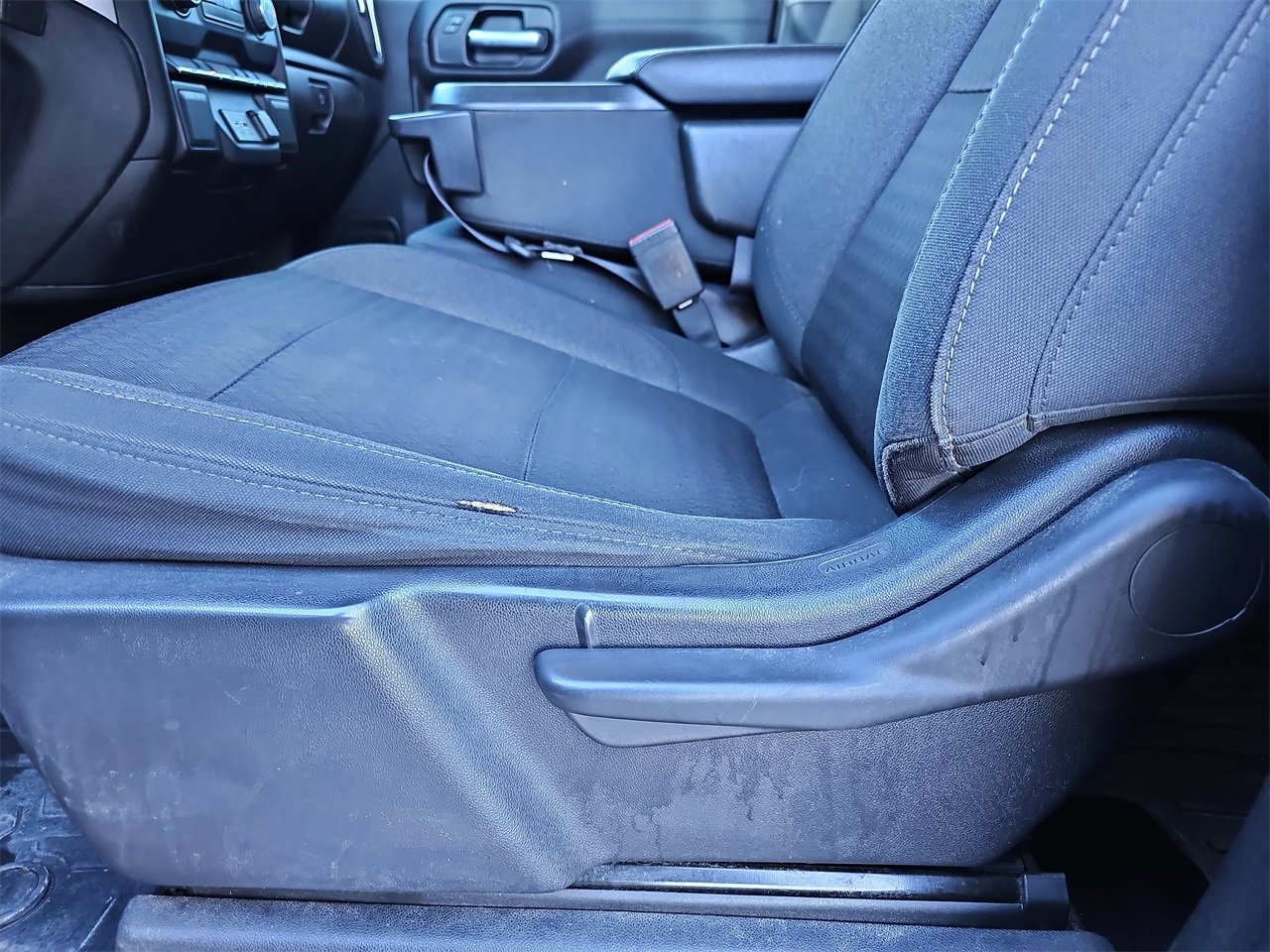 Used 2020 Chevrolet Silverado 1500 LT image 28