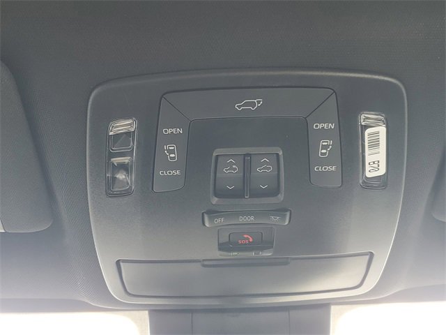 Used 2025 Toyota Sienna XSE image 33