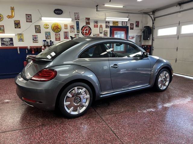 Used 2018 Volkswagen Beetle 2.0T SE FWD image 3