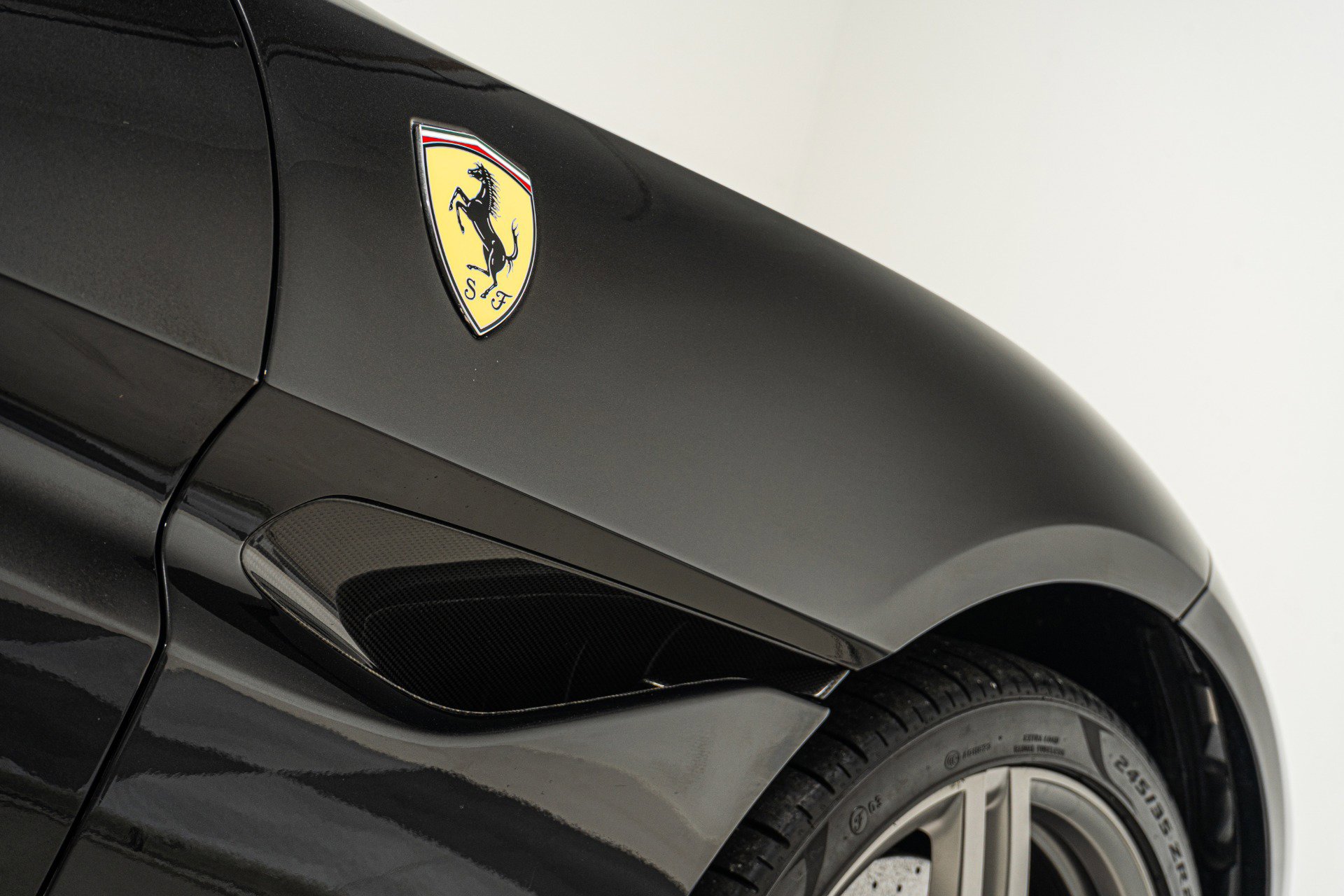 Used 2020 Ferrari Portofino image 31