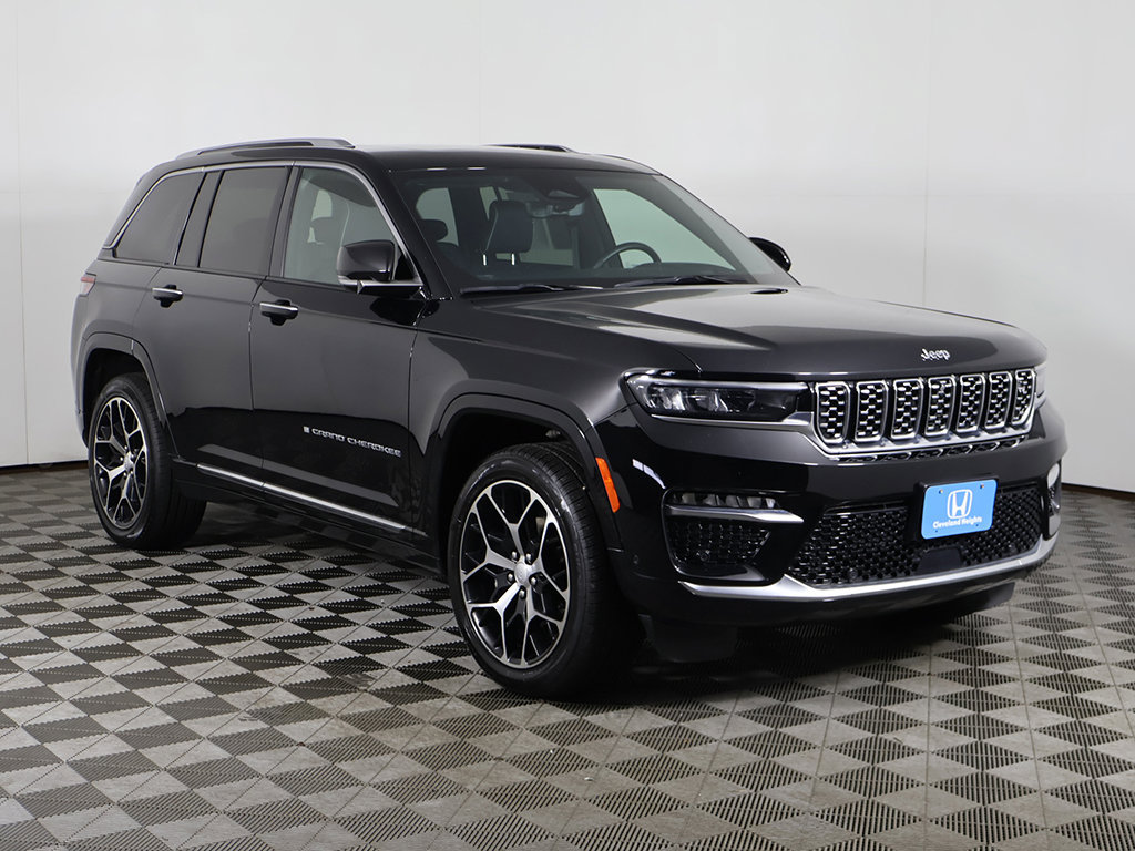 Used 2023 Jeep Grand Cherokee Summit AWD/4WD image 2
