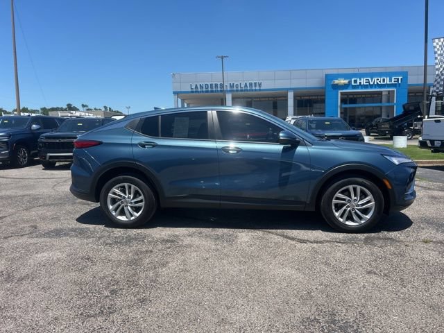 Used 2025 Buick Envista Preferred w/ Convenience II Package FWD image 2