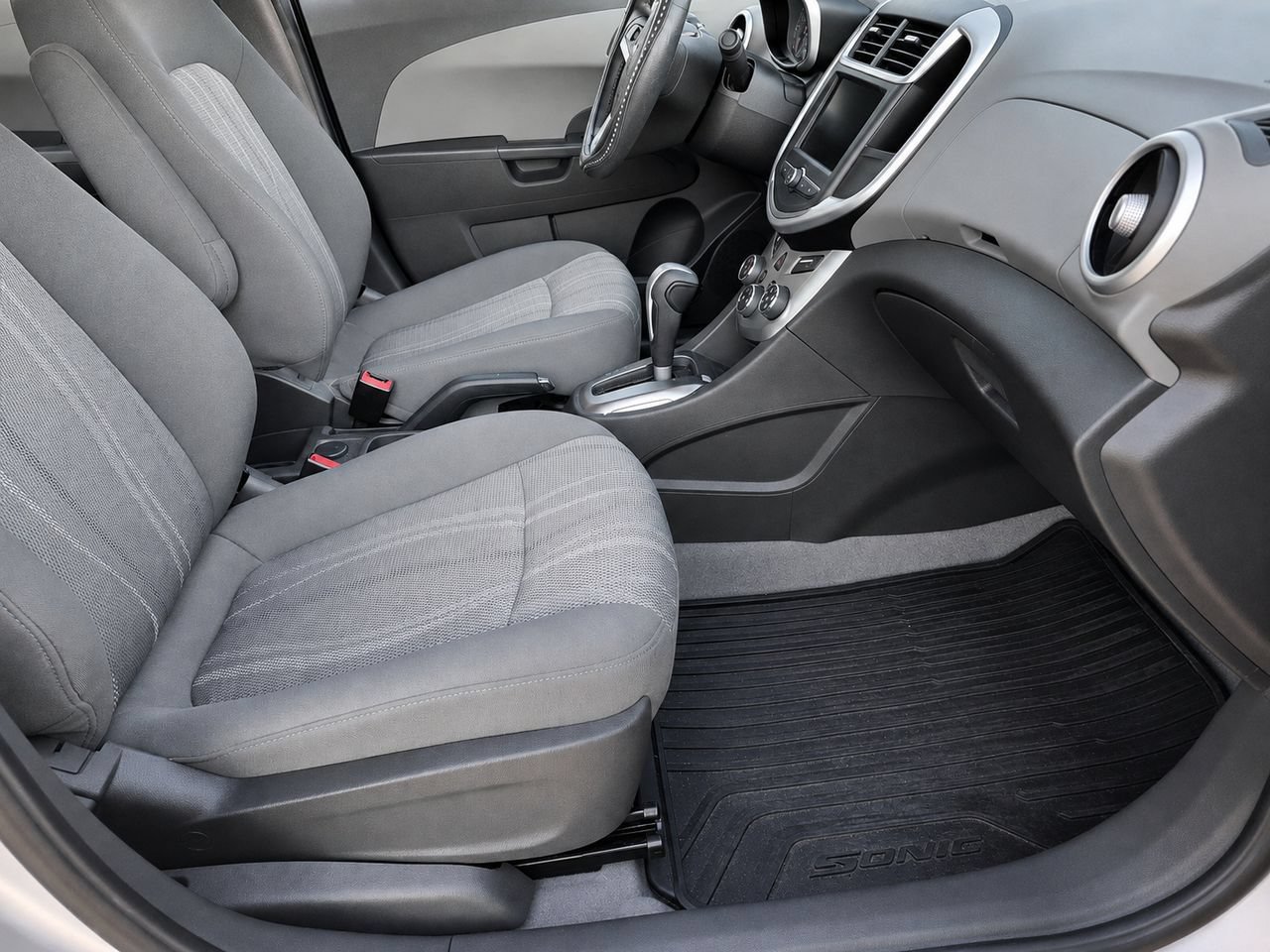 Certified 2019 Chevrolet Sonic LT w/ Convenience Package FWD image 36