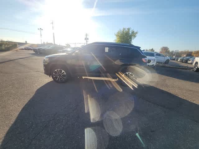 Certified 2022 Jeep Compass Limited w/ Sun and Sound Group AWD/4WD image 29