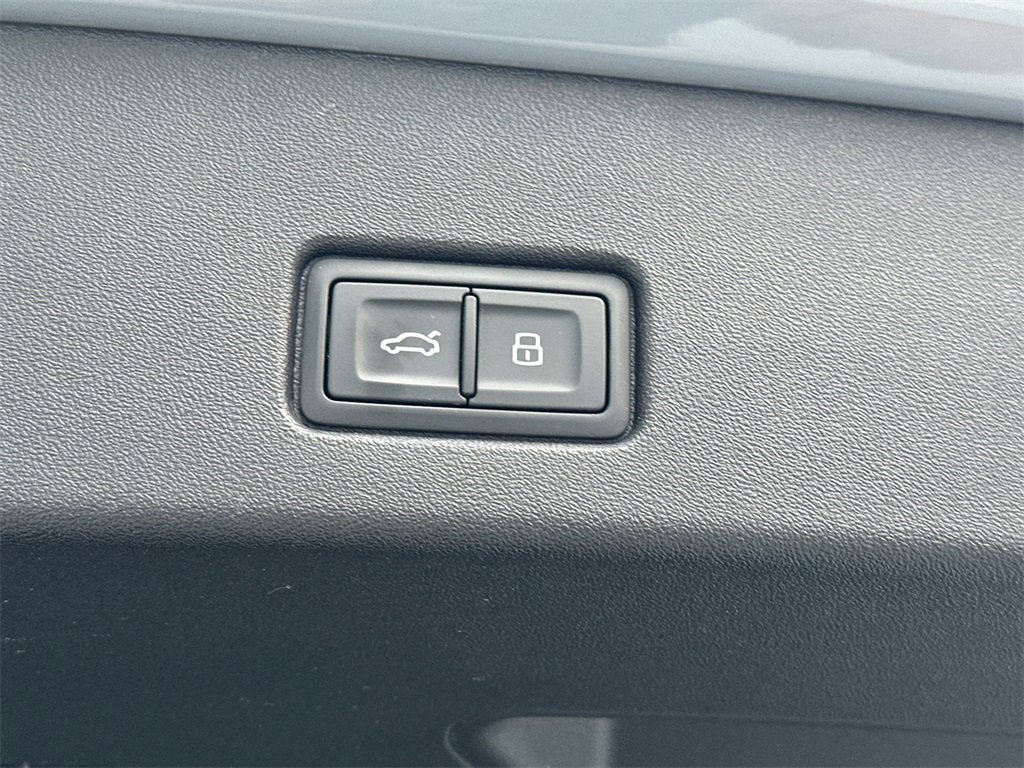 Used 2022 Audi Q4 e-tron Premium Plus w/ Premium Plus image 7