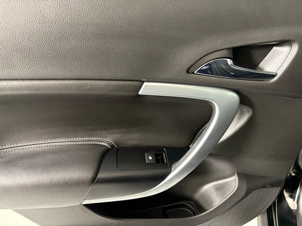 Used 2017 Buick Regal Sport Touring image 37