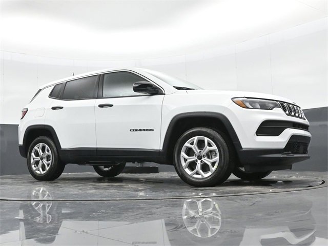 Used 2025 Jeep Compass Sport image 36