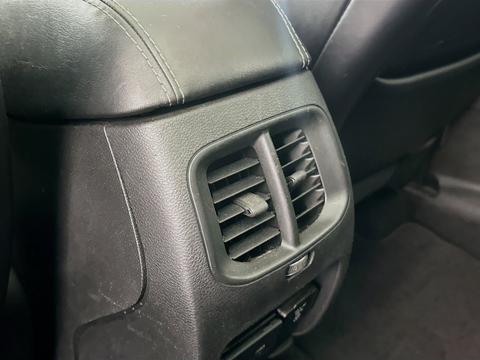 Used 2019 Jeep Cherokee Limited w/ Luxury Group AWD/4WD image 28