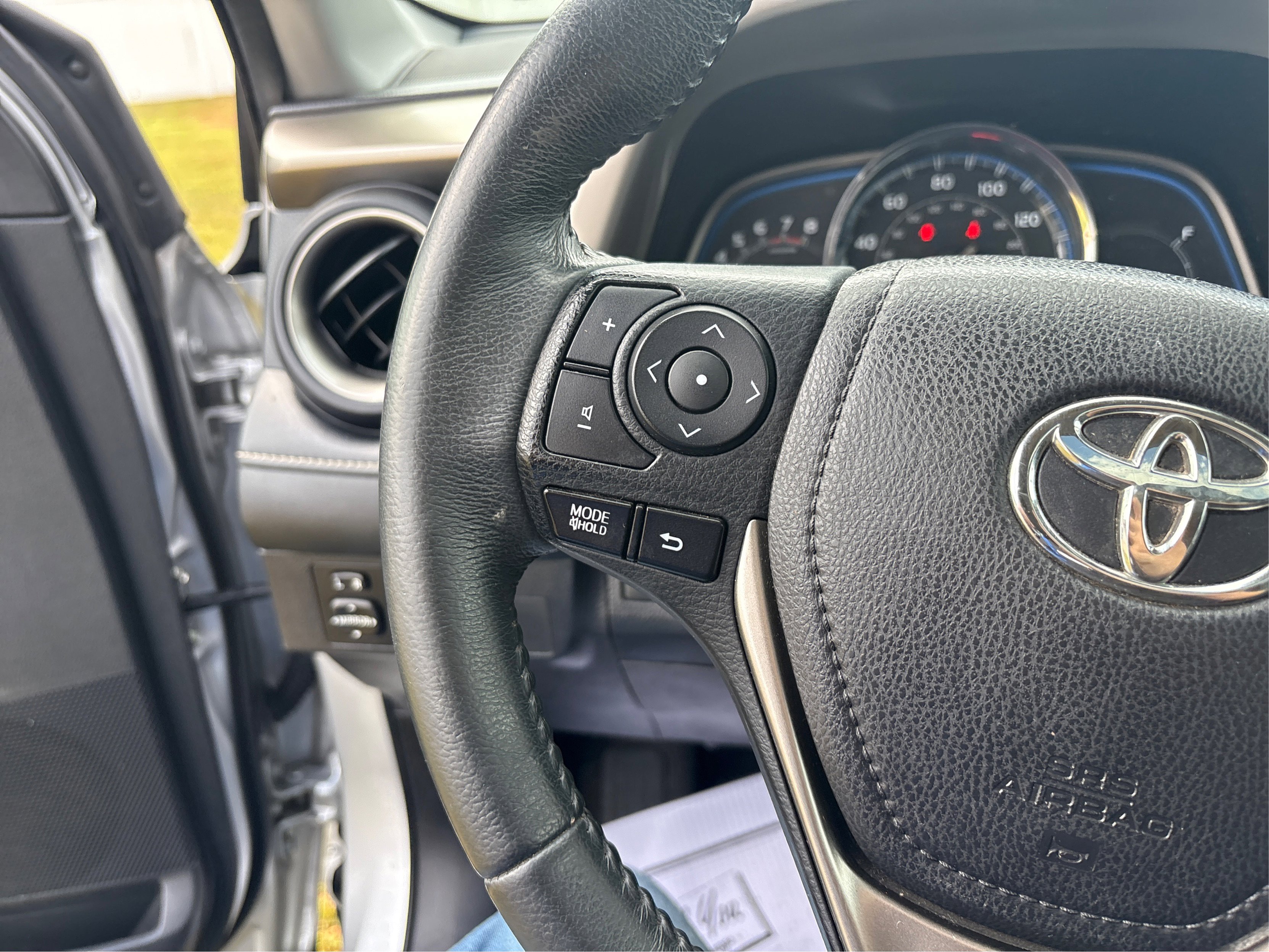 Used 2015 Toyota RAV4 Limited image 25