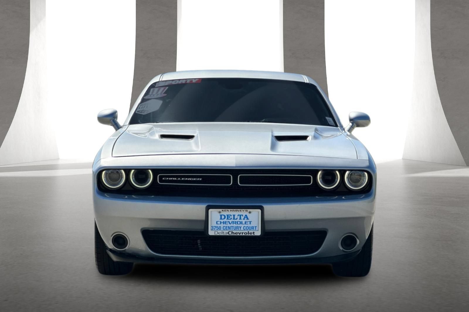 Used 2019 Dodge Challenger SXT RWD image 9
