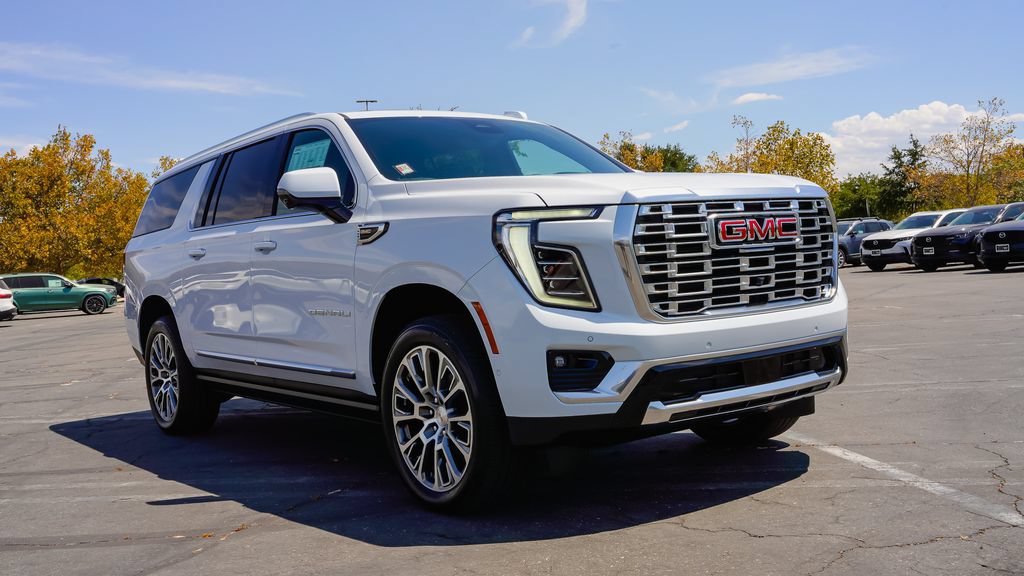 New 2026 GMC Yukon XL Denali w/ Denali Reserve Package AWD/4WD image 5