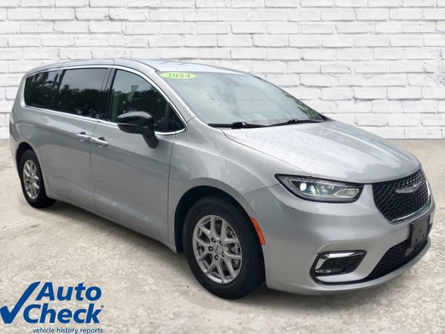 Used 2024 Chrysler Pacifica Touring-L FWD image 5