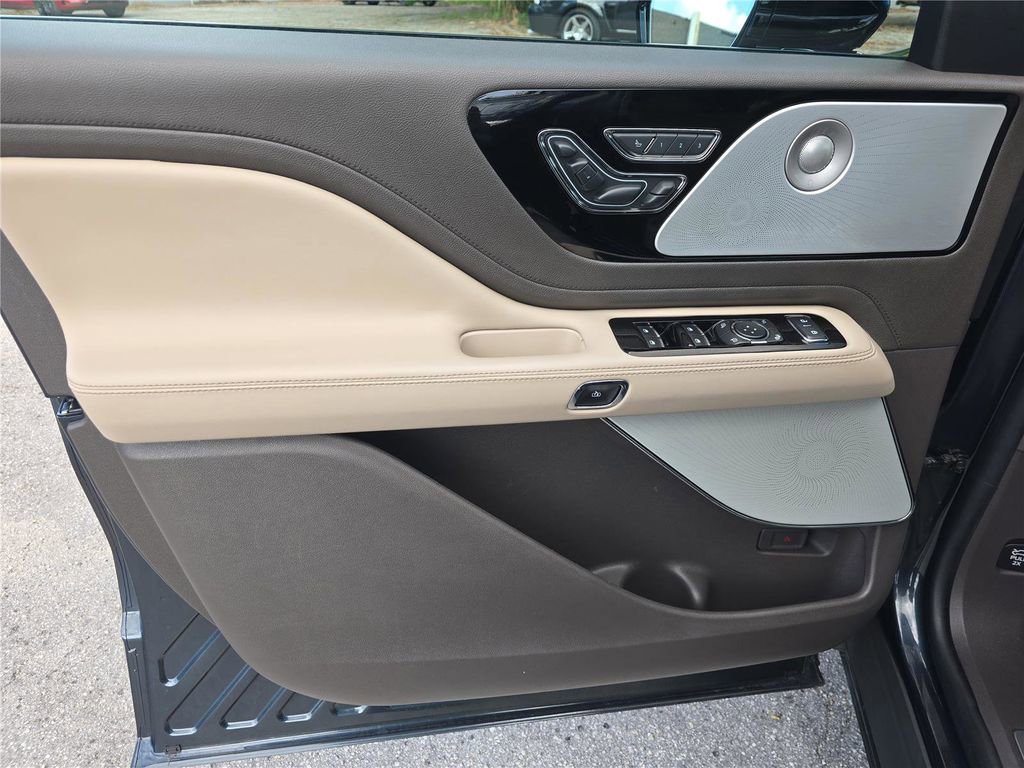 Used 2022 Lincoln Aviator Reserve w/ Equipment Group 201A image 21