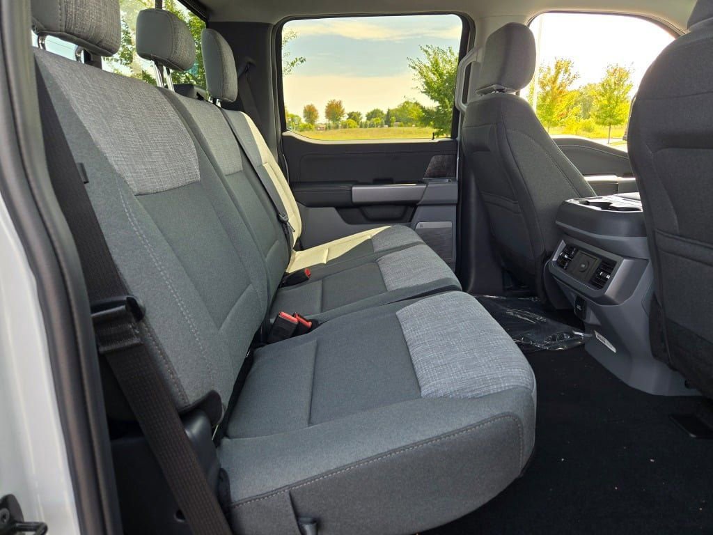 New 2026 Ford F350 XLT w/ XLT Premium Package AWD/4WD image 9