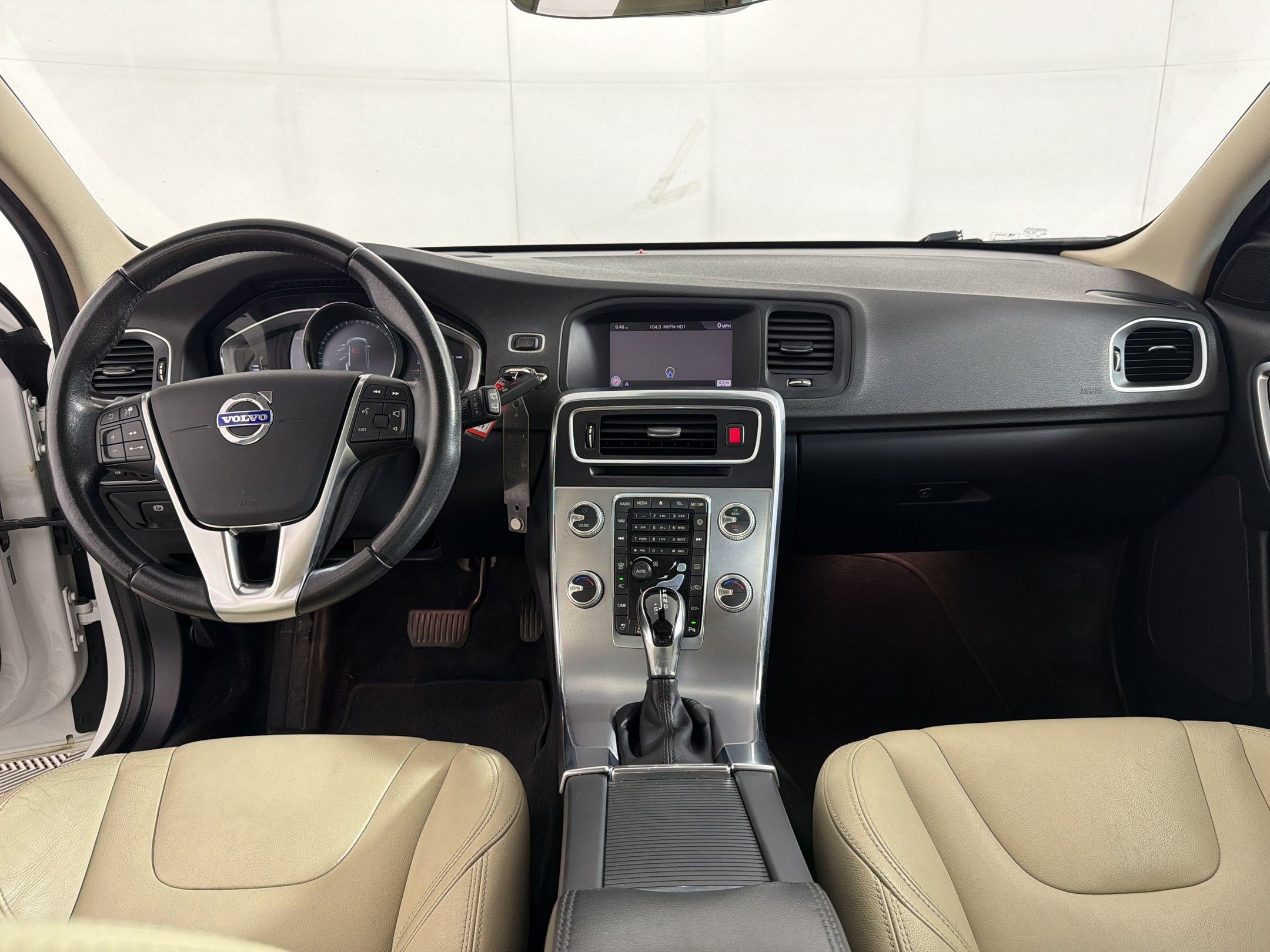 Used 2018 Volvo V60 T5 Dynamic w/ Vision Package FWD image 16