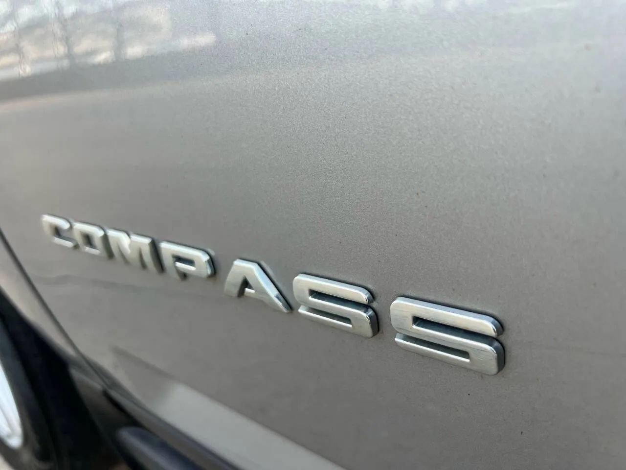 Used 2017 Jeep Compass Latitude image 32