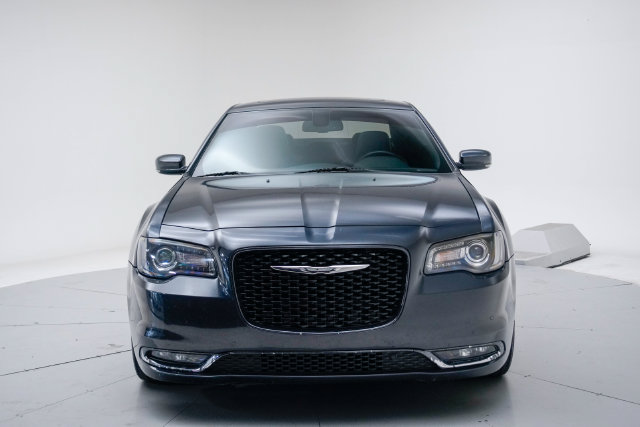 Used 2018 Chrysler 300 S w/ 300S Premium Group 2 RWD image 8