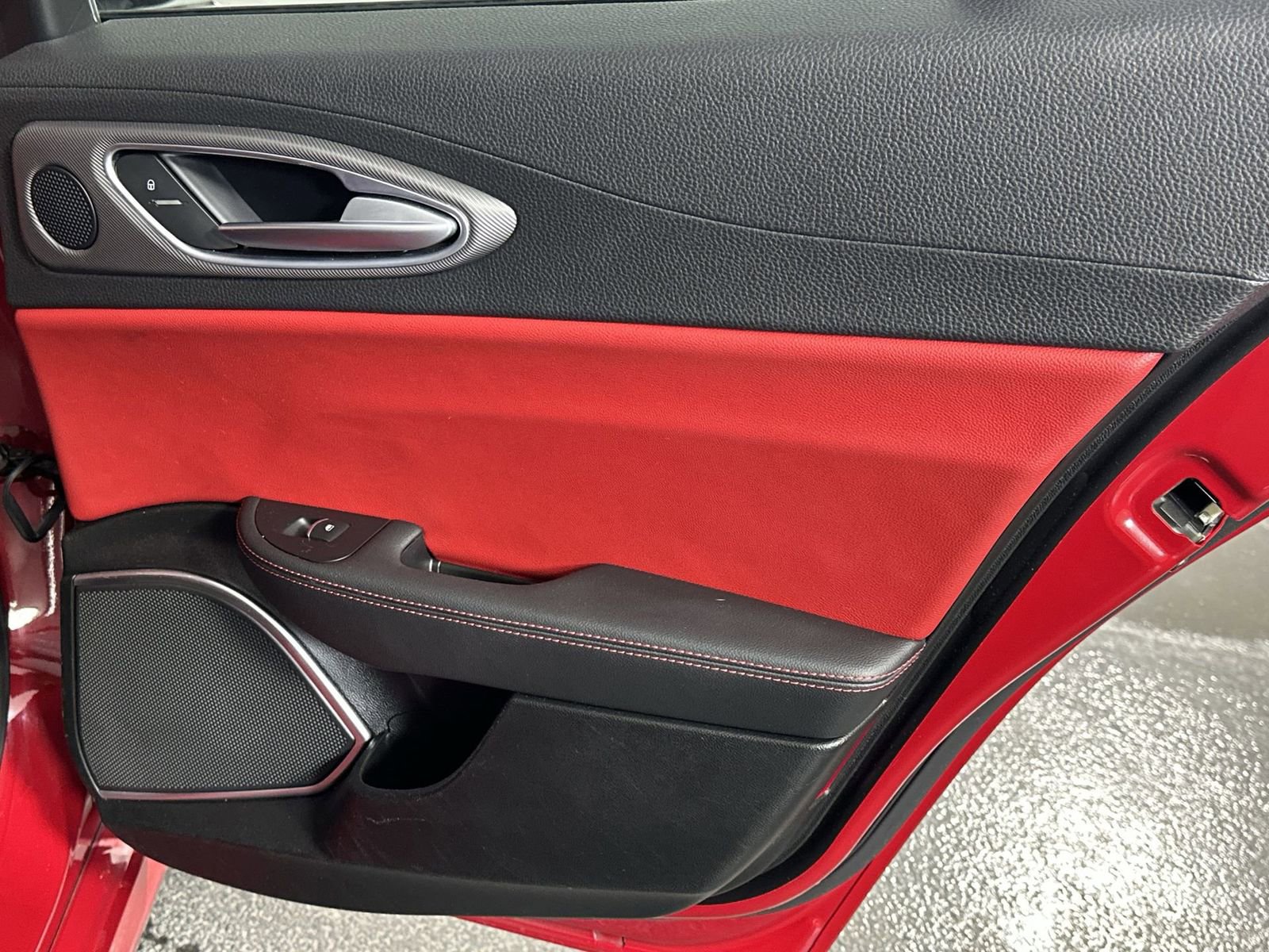 Used 2019 Alfa Romeo Giulia Ti Sport w/ Quick Order Package 22U Sport RWD image 32