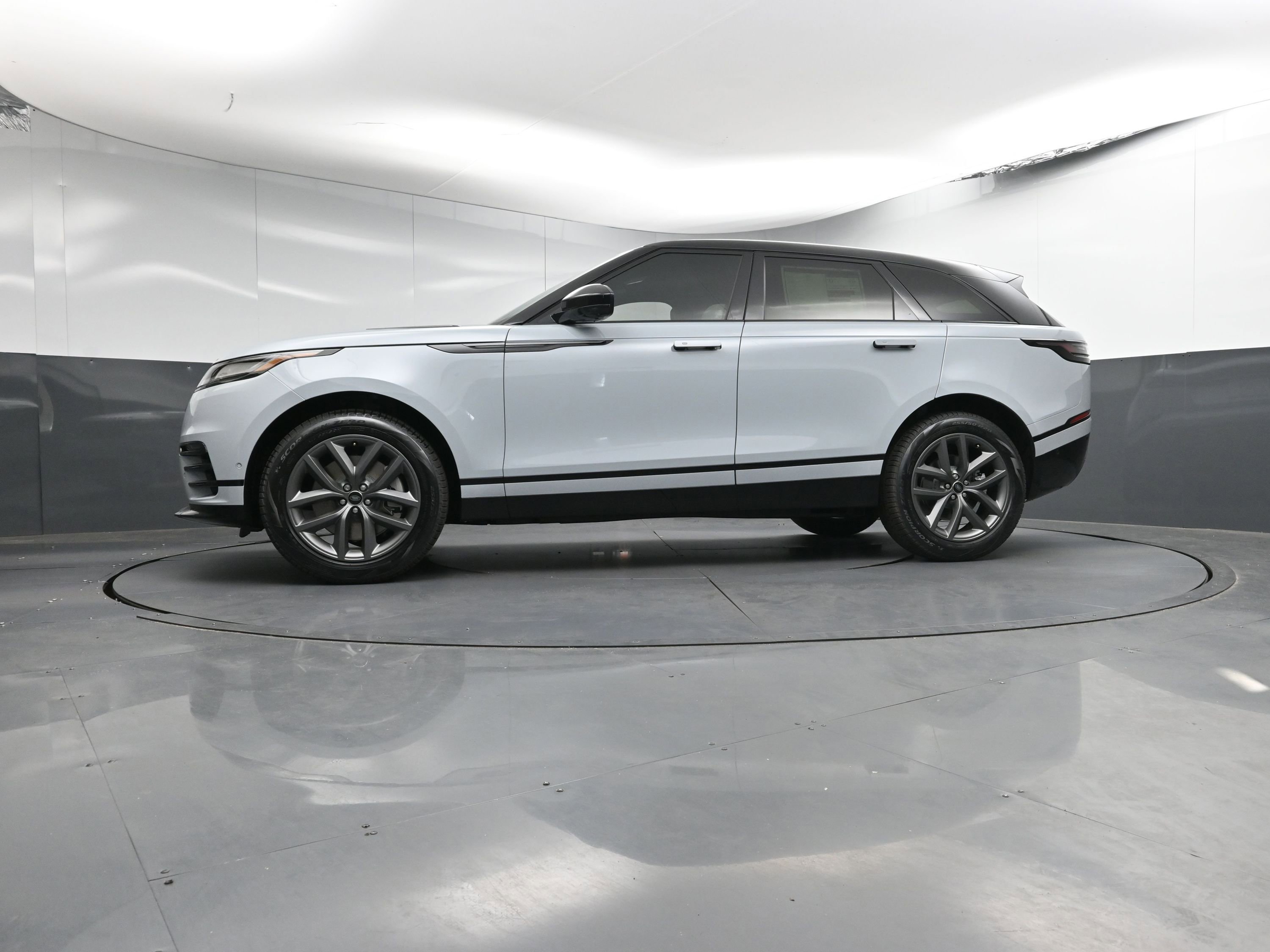 New 2026 Land Rover Range Rover Velar Dynamic SE image 29