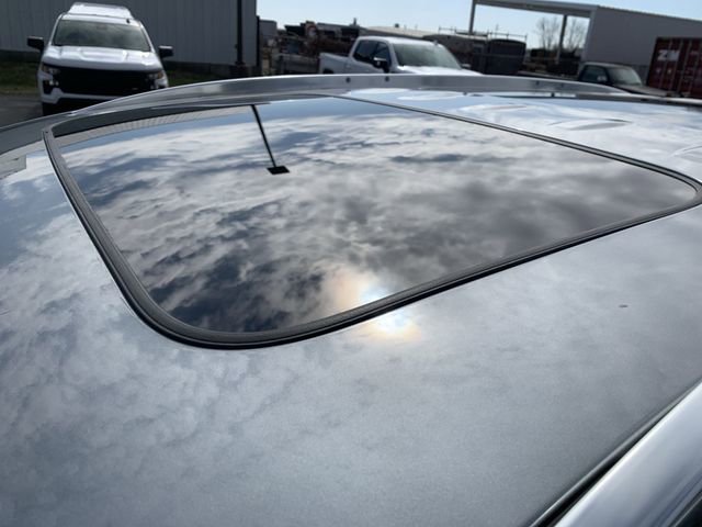 Used 2024 Buick Enclave Avenir w/ Avenir Technology Package image 19