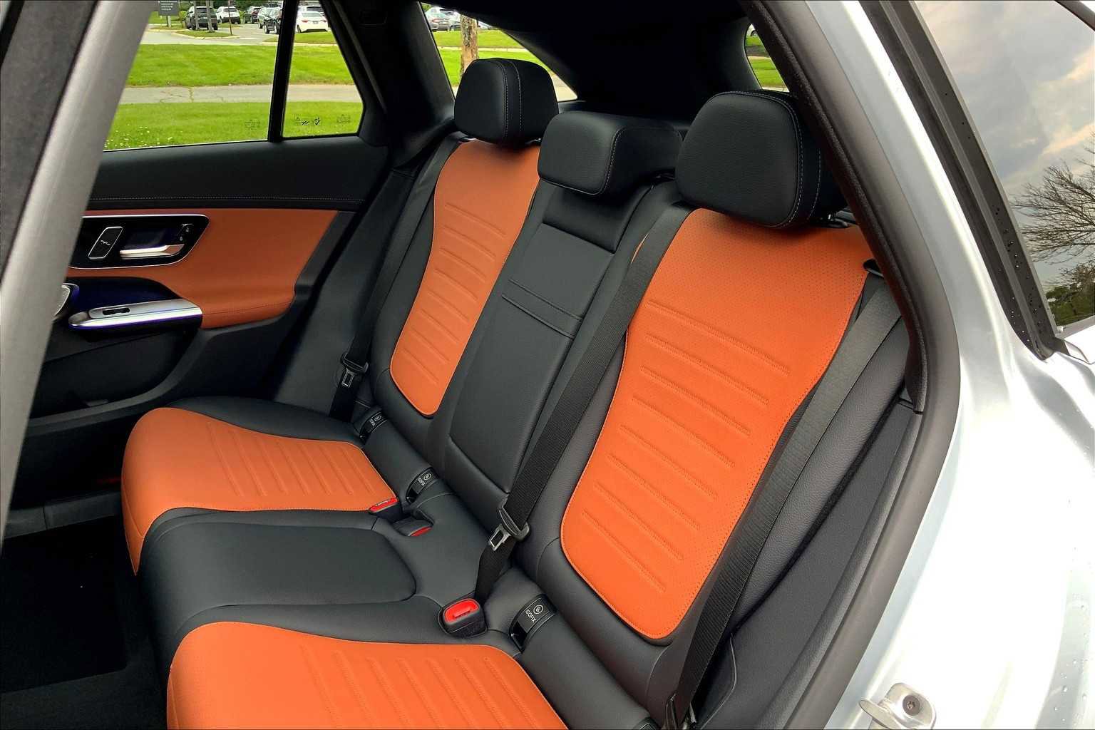 New 2025 Mercedes-Benz GLC 350e 4MATIC image 13