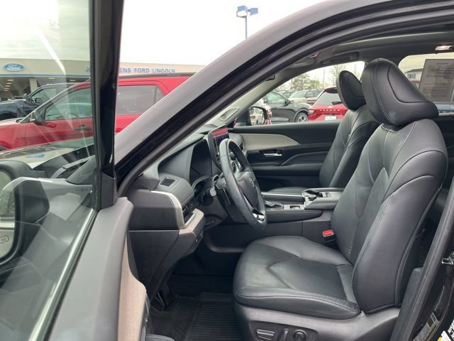 Used 2024 Toyota Grand Highlander AWD image 16