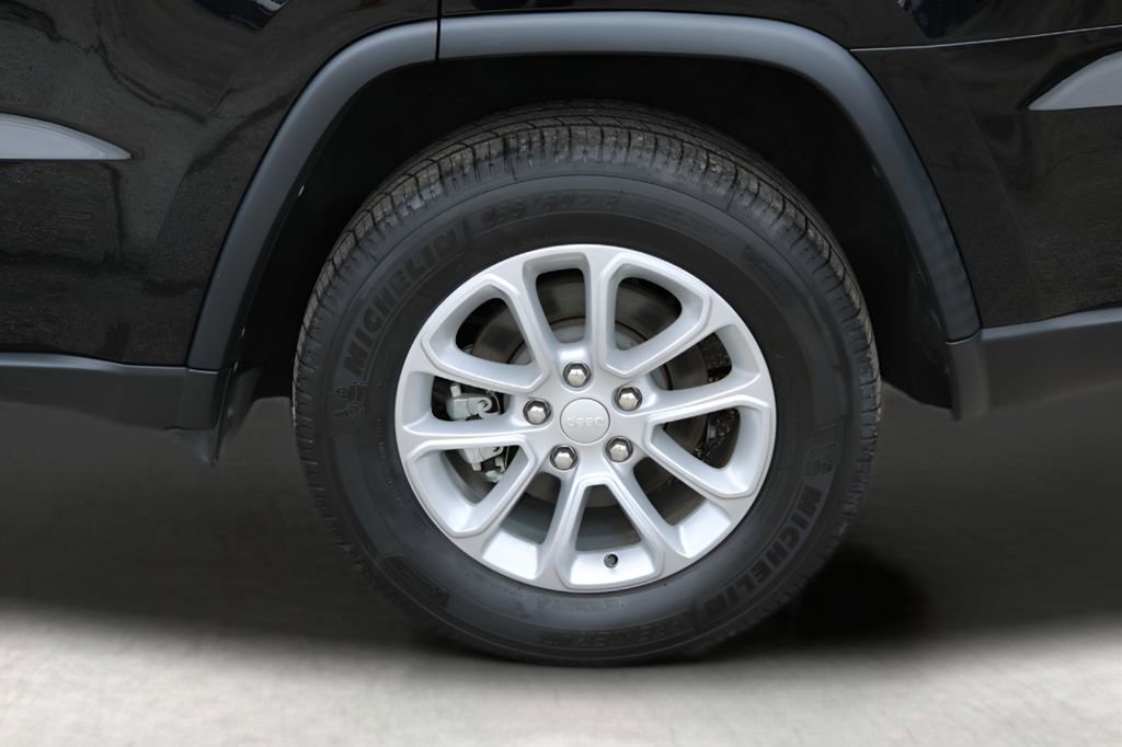 Used 2022 Jeep Grand Cherokee Laredo X RWD image 9